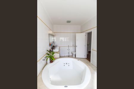 Casa à venda com 500m², 4 quartos e 4 vagas Casa à venda com 500m², 4 quartos e 4 vagasBanheiro da Suíte