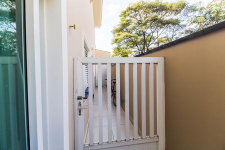 Casa à venda com 500m², 4 quartos e 4 vagas Casa à venda com 500m², 4 quartos e 4 vagasEntrada