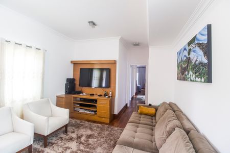 Casa à venda com 500m², 4 quartos e 4 vagas Casa à venda com 500m², 4 quartos e 4 vagasSala