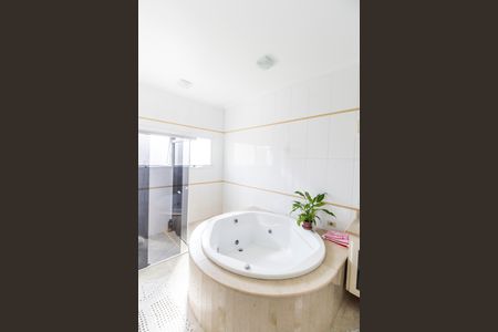 Casa à venda com 500m², 4 quartos e 4 vagas Casa à venda com 500m², 4 quartos e 4 vagasBanheiro da Suíte