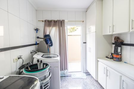 Casa à venda com 500m², 4 quartos e 4 vagas Casa à venda com 500m², 4 quartos e 4 vagasÁrea de Serviço
