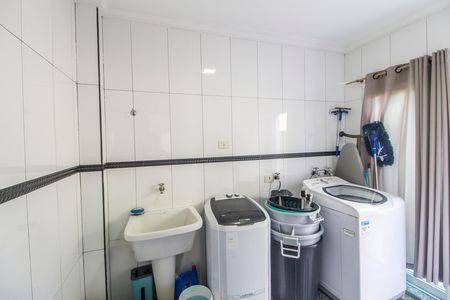 Casa à venda com 500m², 4 quartos e 4 vagas Casa à venda com 500m², 4 quartos e 4 vagasÁrea de Serviço