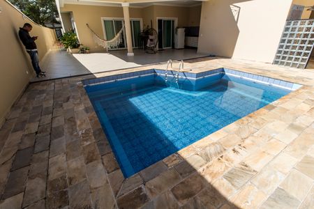 Casa à venda com 500m², 4 quartos e 4 vagas Casa à venda com 500m², 4 quartos e 4 vagasPiscina