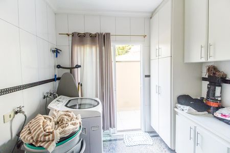 Casa à venda com 500m², 4 quartos e 4 vagas Casa à venda com 500m², 4 quartos e 4 vagasÁrea de Serviço