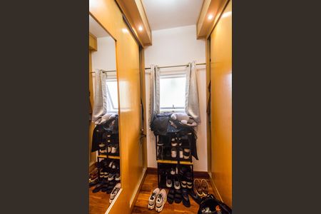 Casa à venda com 500m², 4 quartos e 4 vagas Casa à venda com 500m², 4 quartos e 4 vagasCloset da suíte