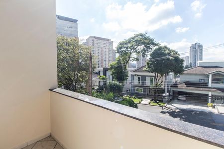 Casa à venda com 500m², 4 quartos e 4 vagas Casa à venda com 500m², 4 quartos e 4 vagasVaranda