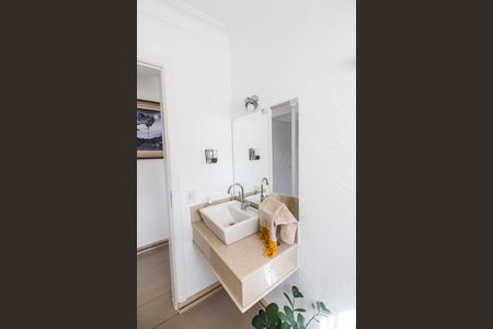 Casa à venda com 500m², 4 quartos e 4 vagas Casa à venda com 500m², 4 quartos e 4 vagasLavabo