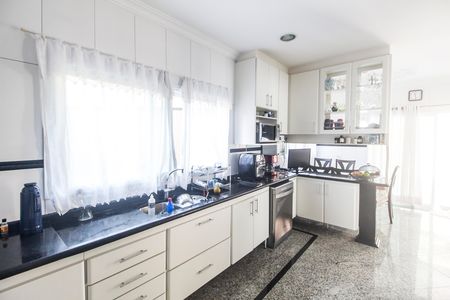 Casa à venda com 500m², 4 quartos e 4 vagas Casa à venda com 500m², 4 quartos e 4 vagasÁrea de Serviço