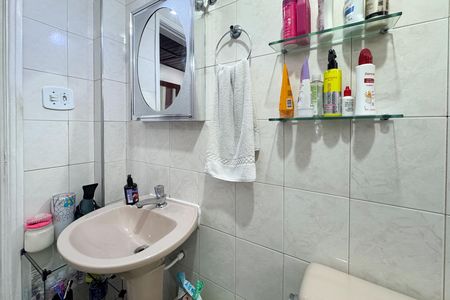 Apartamento à venda com 58m², 2 quartos e 1 vaga Apartamento à venda com 58m², 2 quartos e 1 vagaBanheiro Social