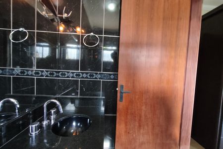 Casa para alugar com 248m², 3 quartos e 4 vagas Casa para alugar com 248m², 3 quartos e 4 vagasBanheiro Suíte