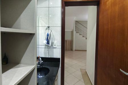 Casa para alugar com 248m², 3 quartos e 4 vagas Casa para alugar com 248m², 3 quartos e 4 vagasBanheiro Social