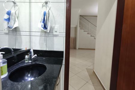 Casa para alugar com 248m², 3 quartos e 4 vagas Casa para alugar com 248m², 3 quartos e 4 vagasBanheiro Social