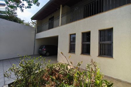 Casa para alugar com 248m², 3 quartos e 4 vagas Casa para alugar com 248m², 3 quartos e 4 vagasQuintal - Garagem