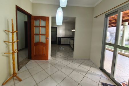 Casa para alugar com 248m², 3 quartos e 4 vagas Casa para alugar com 248m², 3 quartos e 4 vagasSala de Jantar