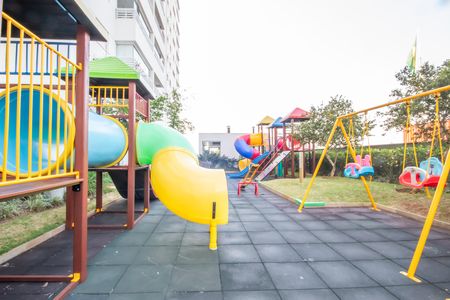 Apartamento à venda com 83m², 3 quartos e 1 vaga Apartamento à venda com 83m², 3 quartos e 1 vagaÁrea comum - Playground