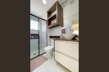 Apartamento à venda com 83m², 3 quartos e 1 vaga Apartamento à venda com 83m², 3 quartos e 1 vagaBanheiro social