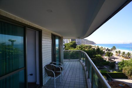 Apartamento para alugar com 102m², 2 quartos e 2 vagasVaranda