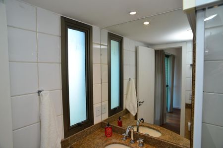 Apartamento para alugar com 102m², 2 quartos e 2 vagasBanheiro Suíte