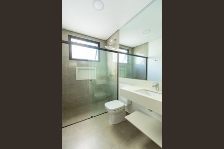 Casa de condomínio para alugar com 261m², 3 quartos e 4 vagasBanheiro 1 da Suíte Master