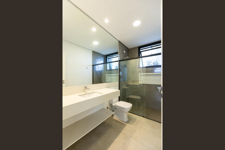 Casa de condomínio para alugar com 261m², 3 quartos e 4 vagasBanheiro 2 da Suíte Master