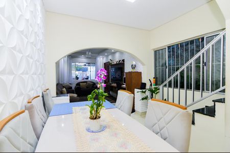 Casa à venda com 100m², 2 quartos e 4 vagasSala