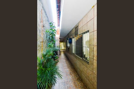 Casa à venda com 100m², 2 quartos e 4 vagasCorredor Lateral