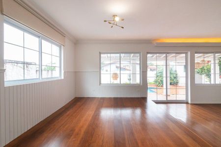 Casa à venda com 417m², 3 quartos e 4 vagas