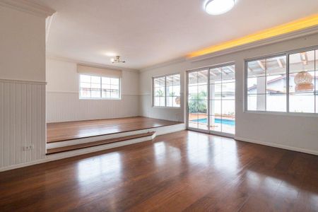 Casa à venda com 417m², 3 quartos e 4 vagas