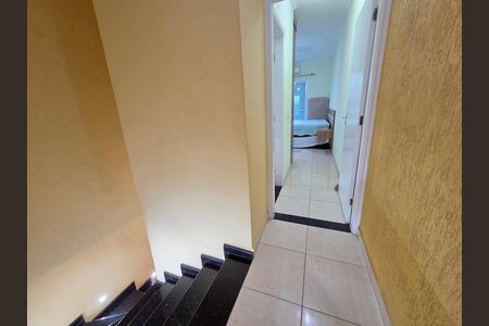 Casa para alugar com 150m², 2 quartos e 1 vaga Casa para alugar com 150m², 2 quartos e 1 vagaEscada