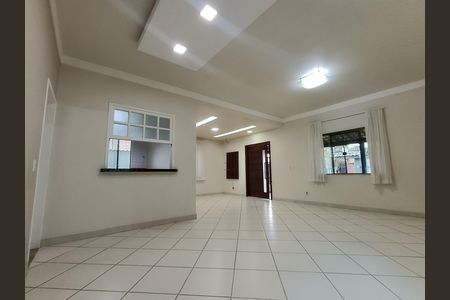 Sala de casa para alugar com 3 quartos, 169m² em Extensão Serramar, Rio das Ostras