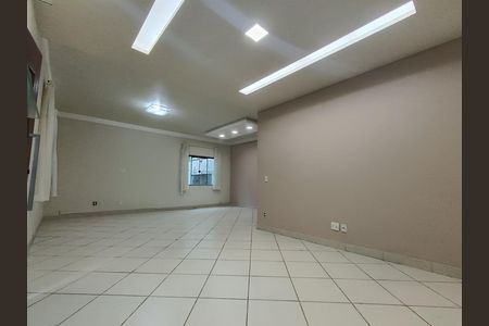 Sala de casa para alugar com 3 quartos, 169m² em Extensão Serramar, Rio das Ostras