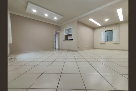 Sala de casa para alugar com 3 quartos, 169m² em Extensão Serramar, Rio das Ostras