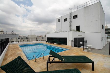 Studio para alugar com 40m², 1 quarto e 1 vaga Studio para alugar com 40m², 1 quarto e 1 vagaÁrea Comum - Piscina