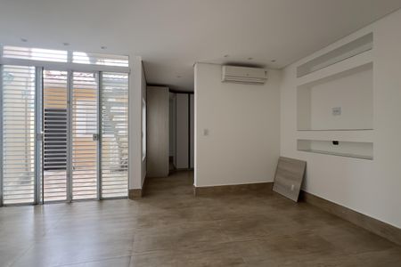 Casa para alugar com 171m², 2 quartos e 4 vagas Casa para alugar com 171m², 2 quartos e 4 vagasSuíte 1