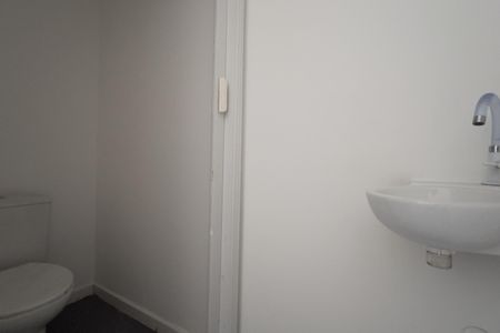 Casa para alugar com 171m², 2 quartos e 4 vagas Casa para alugar com 171m², 2 quartos e 4 vagasLavabo 1