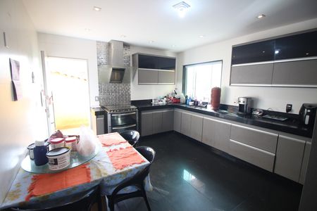 Casa para alugar com 300m², 4 quartos e 3 vagasCozinha