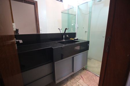 Casa para alugar com 300m², 4 quartos e 3 vagasBanheiro