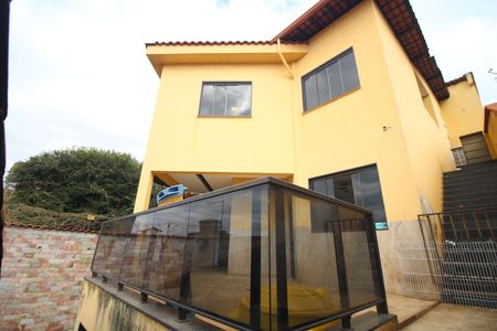 Casa para alugar com 300m², 4 quartos e 3 vagasQuintal