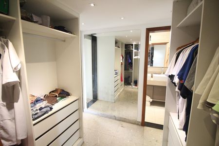 Casa para alugar com 300m², 4 quartos e 3 vagasCloset Quarto 1
