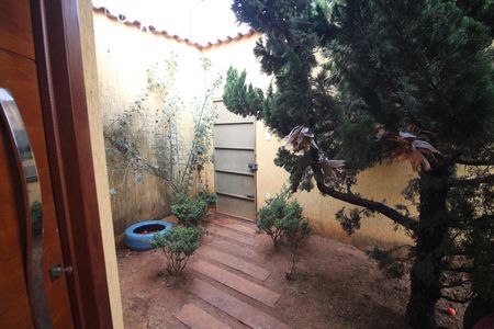 Casa para alugar com 300m², 4 quartos e 3 vagasQuintal