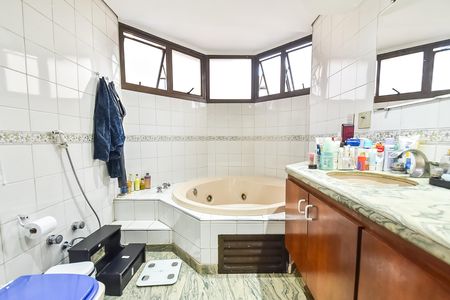 Apartamento à venda com 220m², 4 quartos e 3 vagasBanheiro da suíte 3