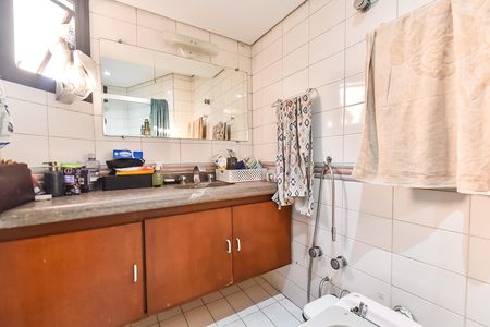 Apartamento à venda com 220m², 4 quartos e 3 vagasBanheiro da suíte 2