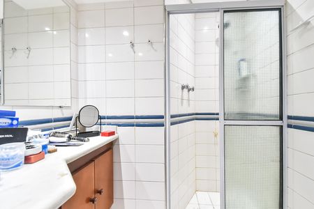 Apartamento à venda com 220m², 4 quartos e 3 vagasBanheiro da suíte 1