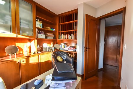 Apartamento à venda com 220m², 4 quartos e 3 vagasQuarto