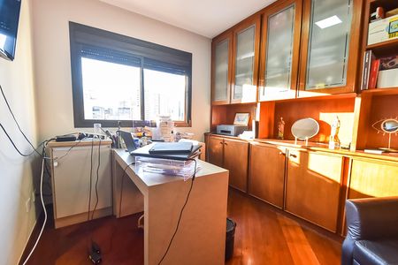 Apartamento à venda com 220m², 4 quartos e 3 vagasQuarto