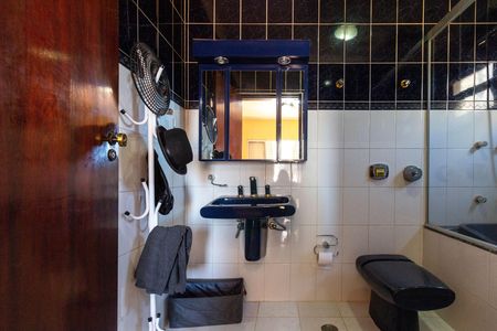Casa à venda com 147m², 3 quartos e 2 vagasBanheiro do Quarto 1 suíte