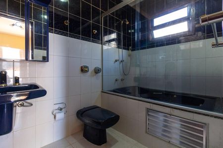 Casa à venda com 147m², 3 quartos e 2 vagasBanheiro do Quarto 1 suíte