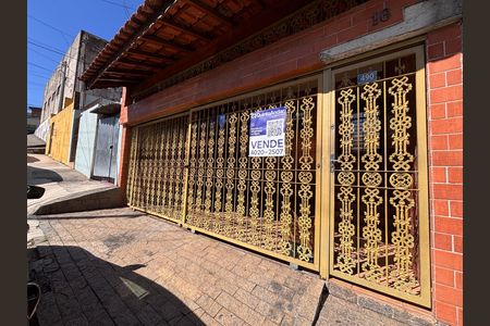 Casa à venda com 147m², 3 quartos e 2 vagas Casa à venda com 147m², 3 quartos e 2 vagasFachada