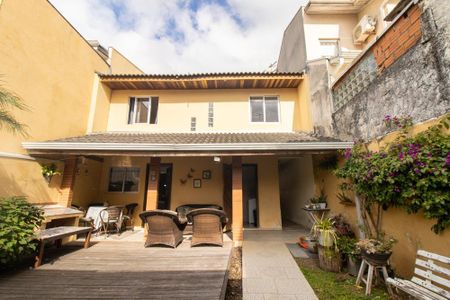 Casa à venda com 128m², 3 quartos e 3 vagasFachada