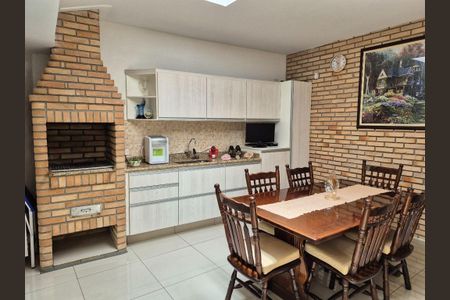 Casa à venda com 133m², 3 quartos e 2 vagas